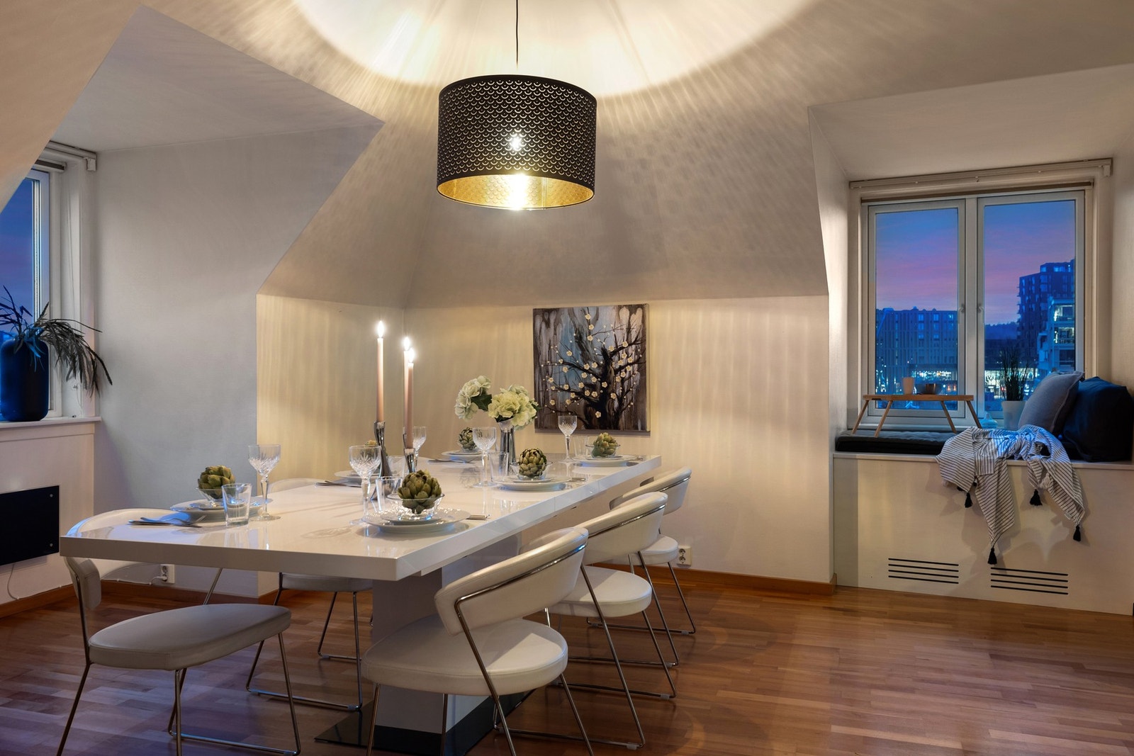 Her kan man invitere til hyggelige begivenheter med utsikt over elven og bylivet. Galleribilde