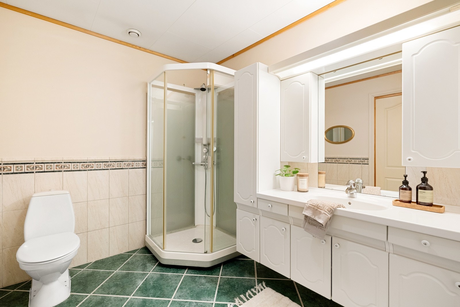 Flislag bad med vannbåren varme i gulv. Galleribilde