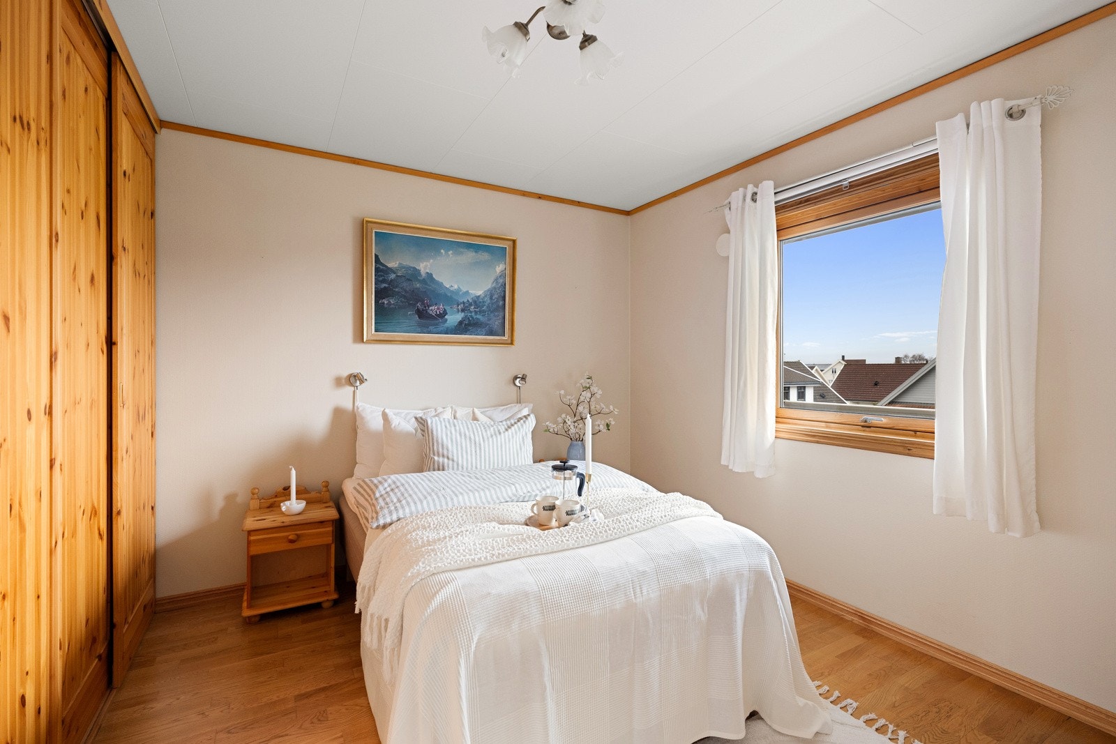 Hovedsoverom av god størrelse med god garderobeplass. Galleribilde