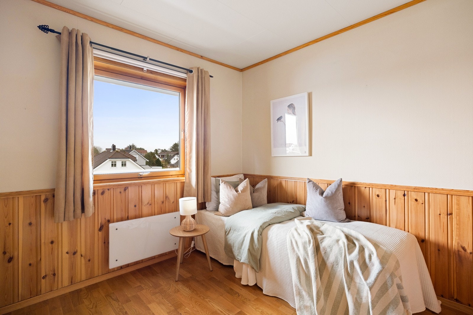 På soverom nr.2 har du plass til gjesteseng, skrivebord og garderobeskap. Galleribilde