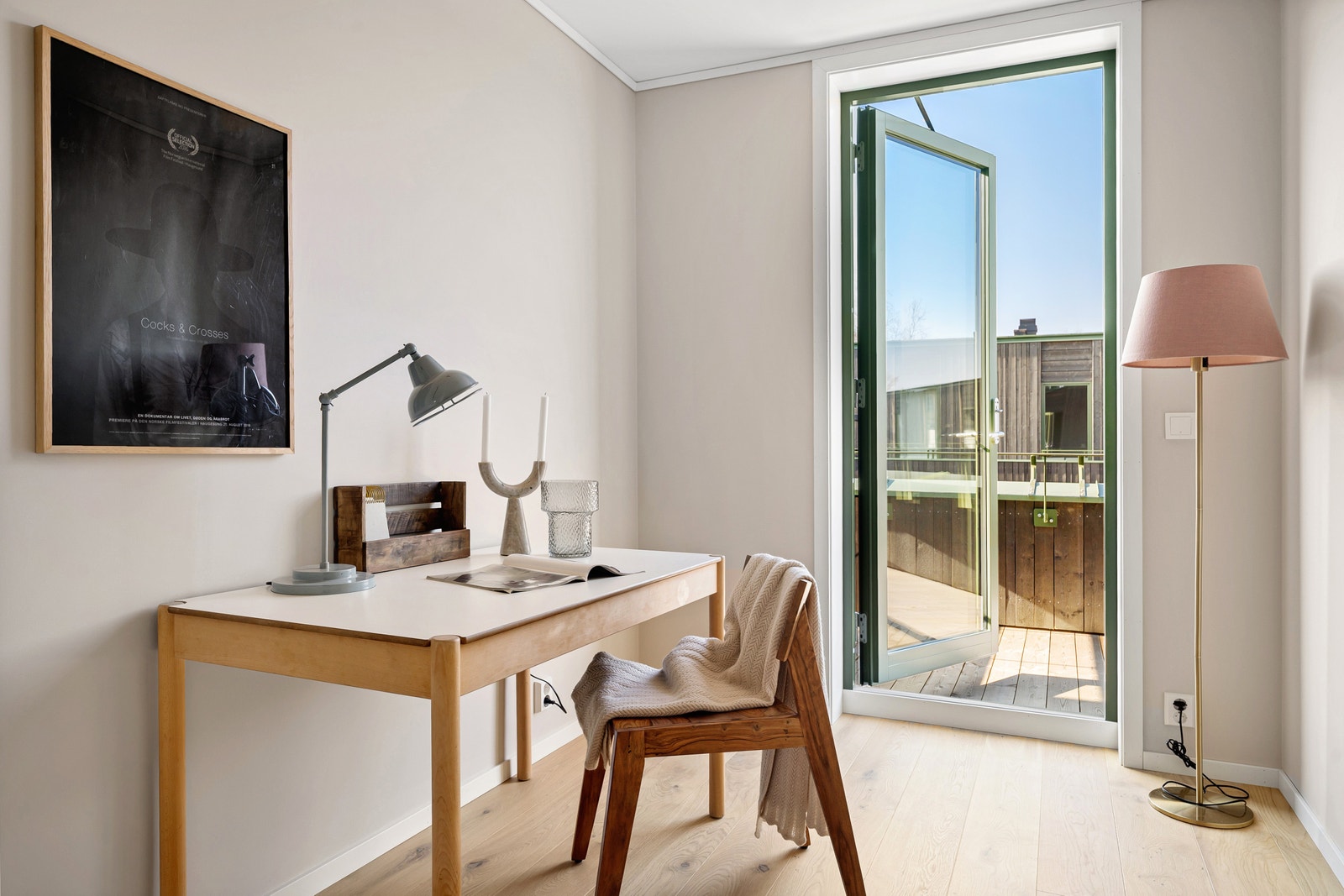 Kontor med utgang til takterrasse. Galleribilde