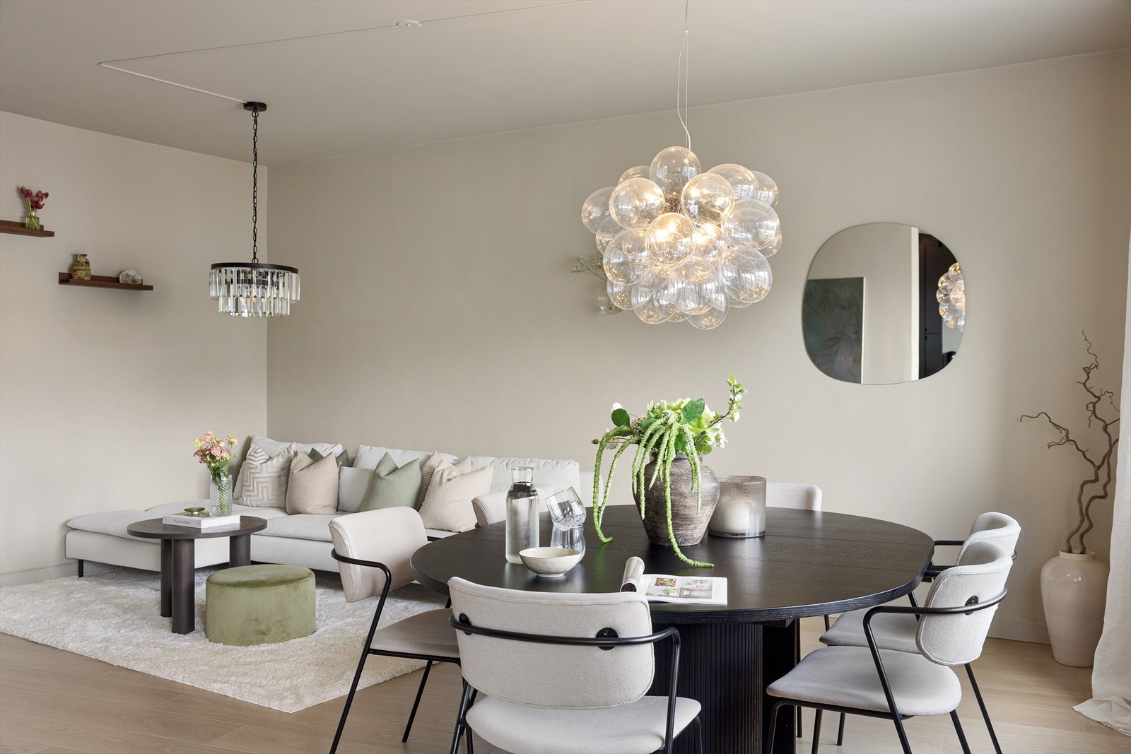 Varmtvann, fyring og fibernett er inkludert i felleskostnadene. Galleribilde