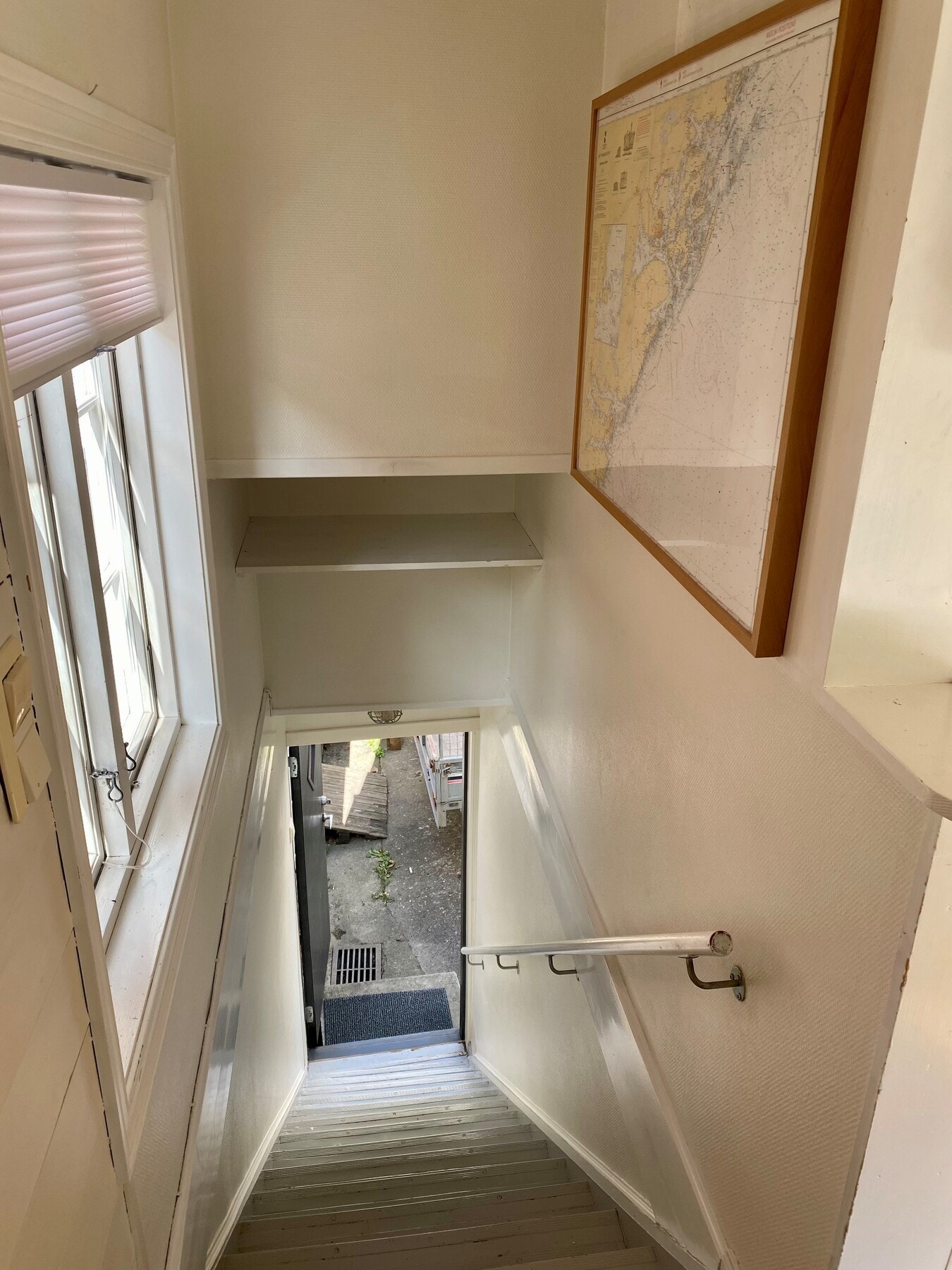 Trapp opp til 2.etasje i sidebygget. (Selgers egne bilder) Galleribilde