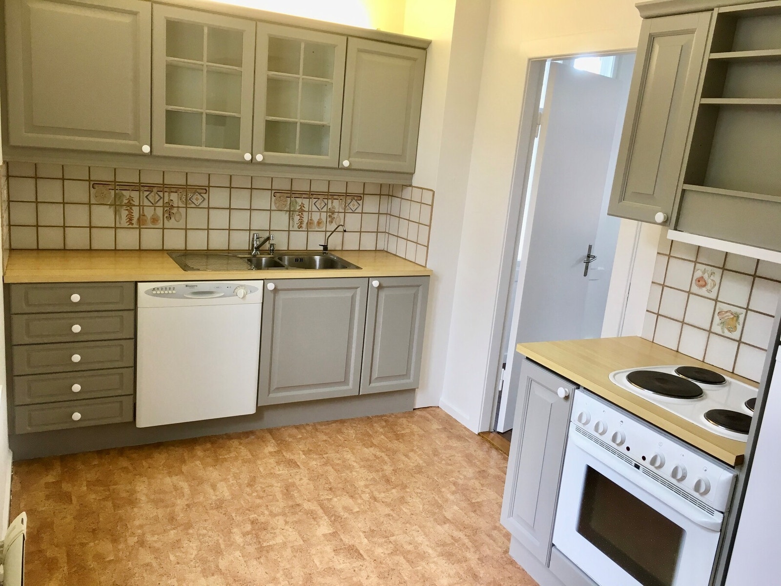 Kjøkkenet i 2.etasje (Selgers egne bilder) Galleribilde