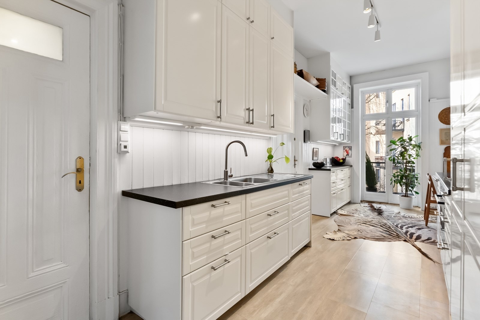 Fra kjøkkenet har du utgang til balkong Galleribilde