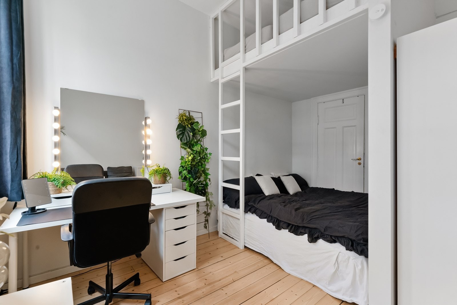 Rommet kan brukes som soverom, ekstra stue eller kontor - Alt etter behov Galleribilde