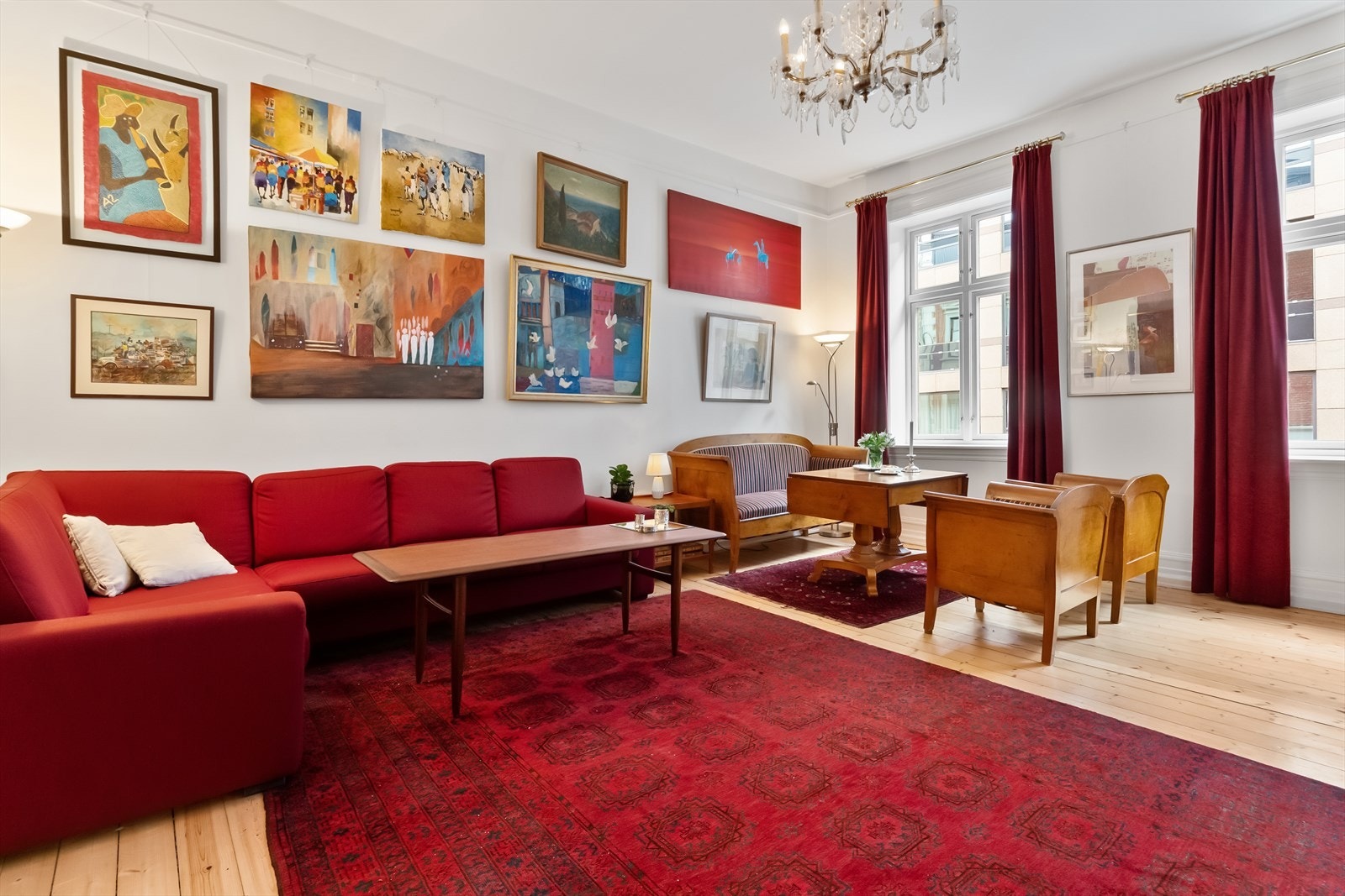 Gjennomgående og klassisk leilighet i 2. etasje Galleribilde