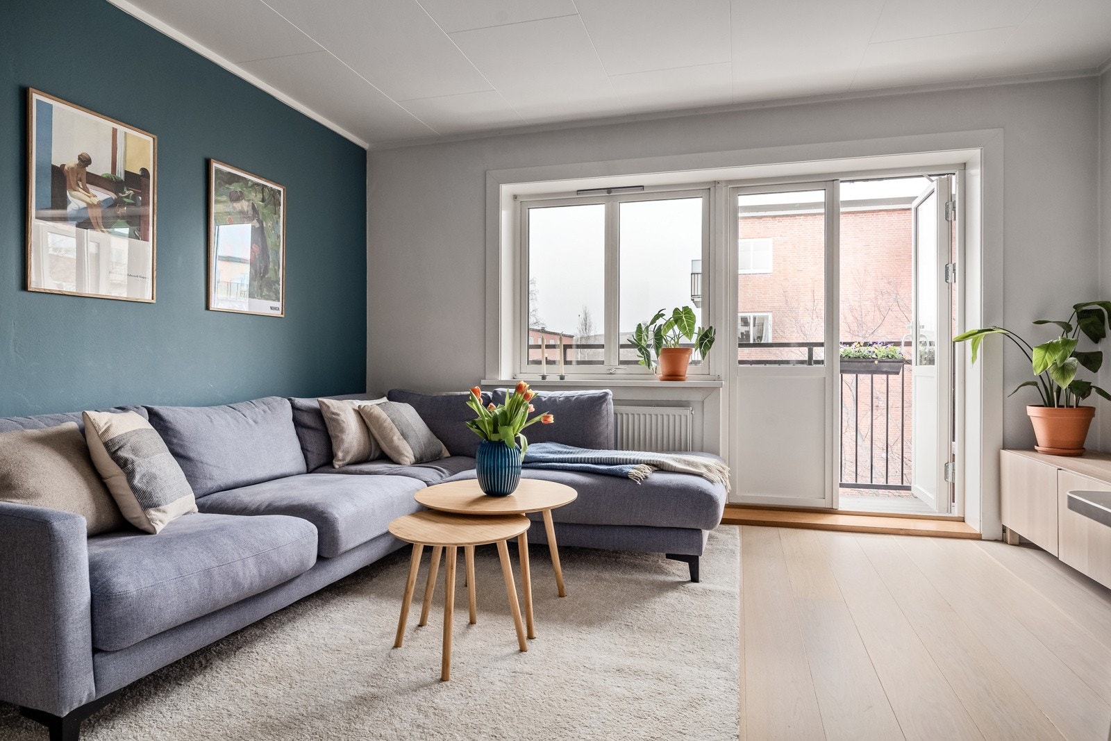 Til info er internett, varmtvann og oppvarming (via radiatorer) inkludert i de månedlige felleskostnadene. VInduene er forøvrig nye fra 2014. Galleribilde