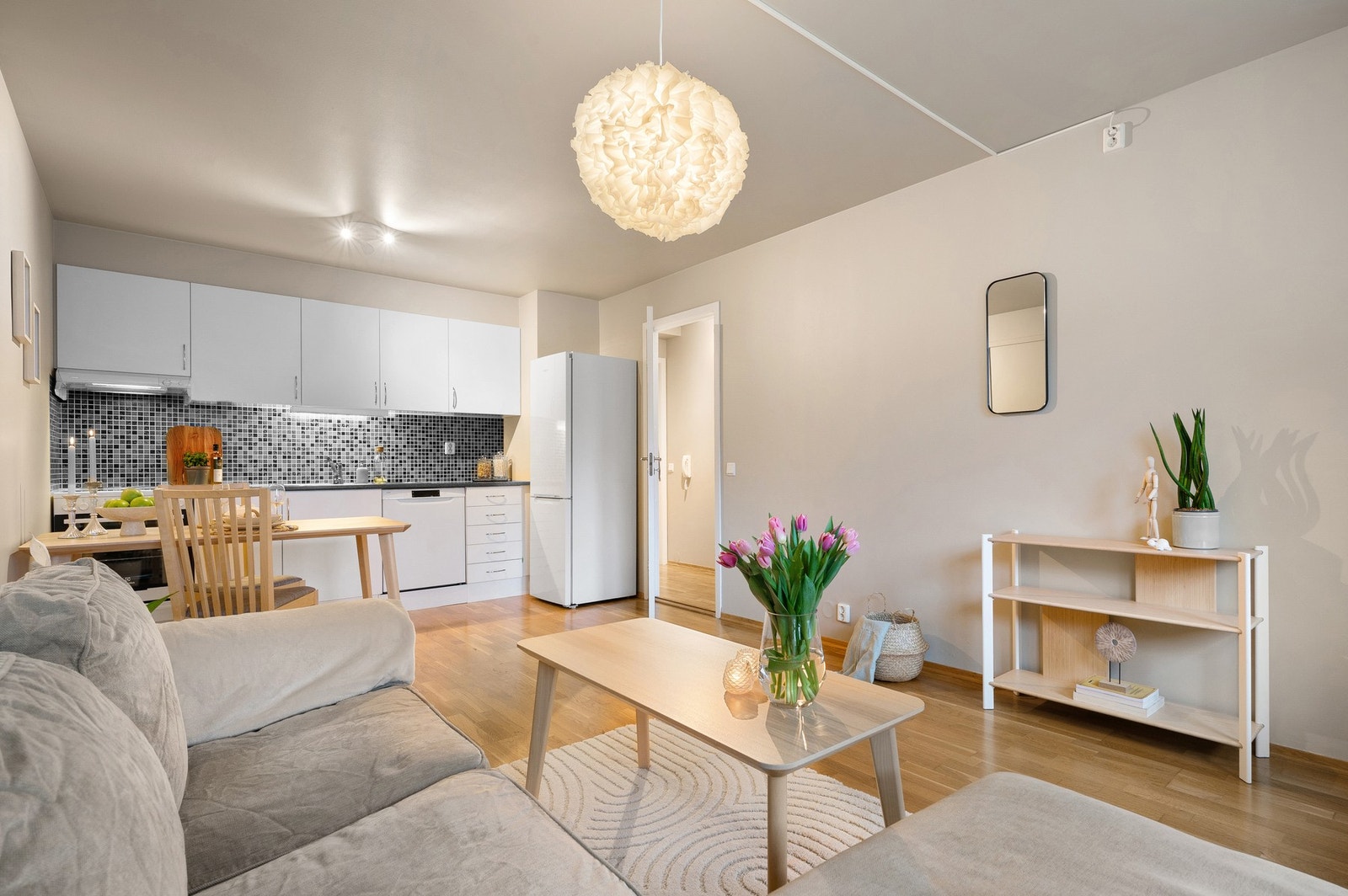 Leiligheten fremstår som godt vedlikehold, og alle punkter på stue og kjøkken har mottatt TG0/TG1 av byggesakkyndig. Galleribilde