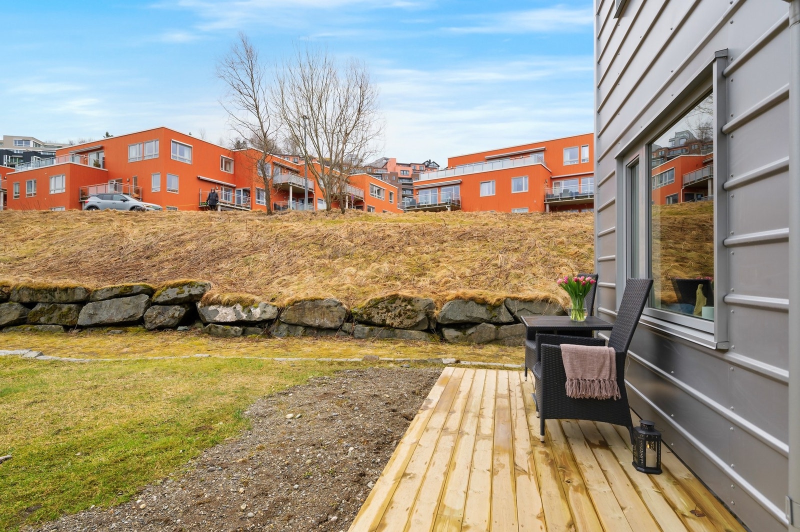 Plattingen på utsiden av leiligheten ble bygd på nytt i 2024. Galleribilde