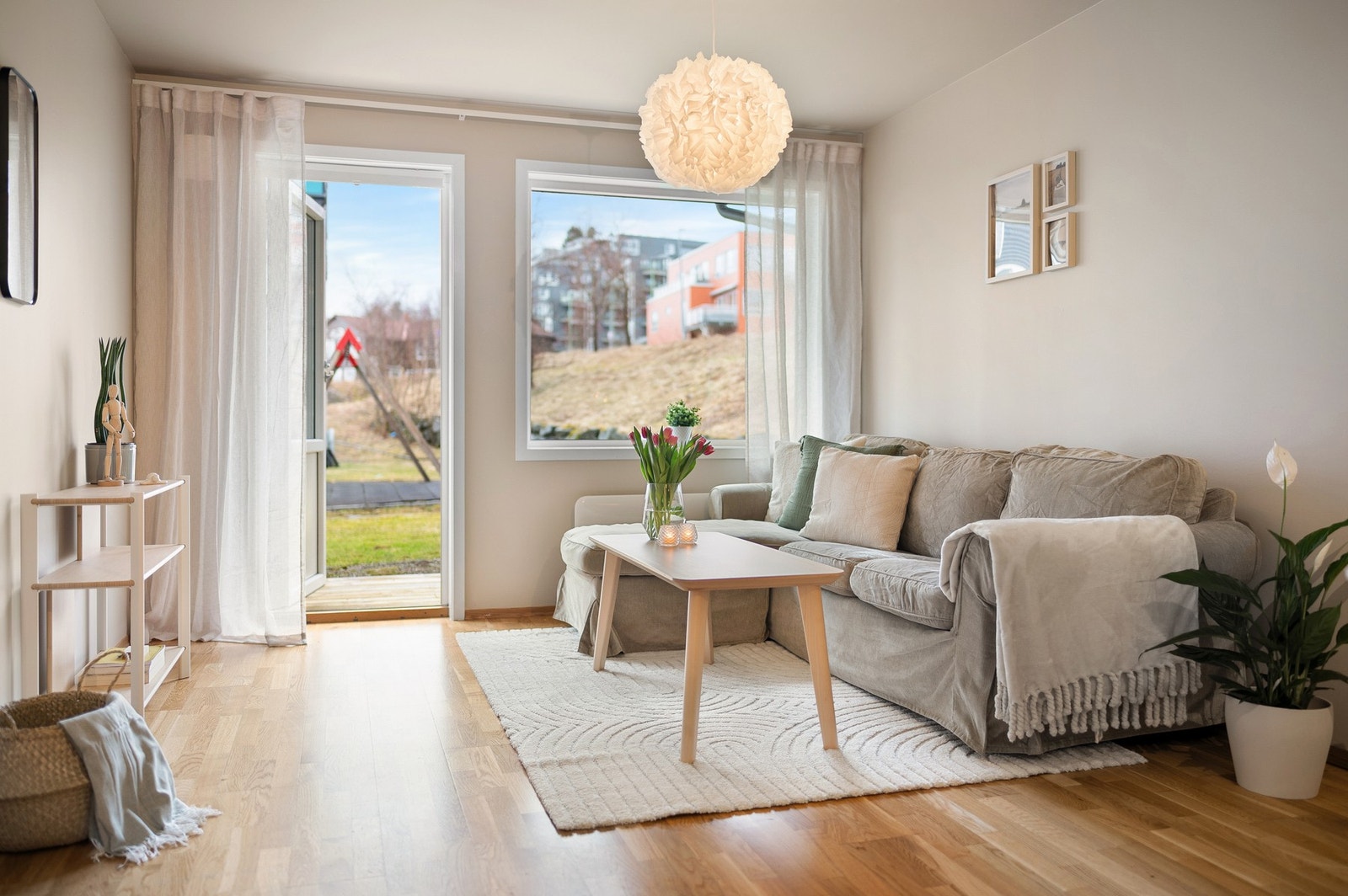 Leiligheten måler totalt 60 kvm (BRA-i) fordelt over en hoveddel og hybelleilighet. Galleribilde