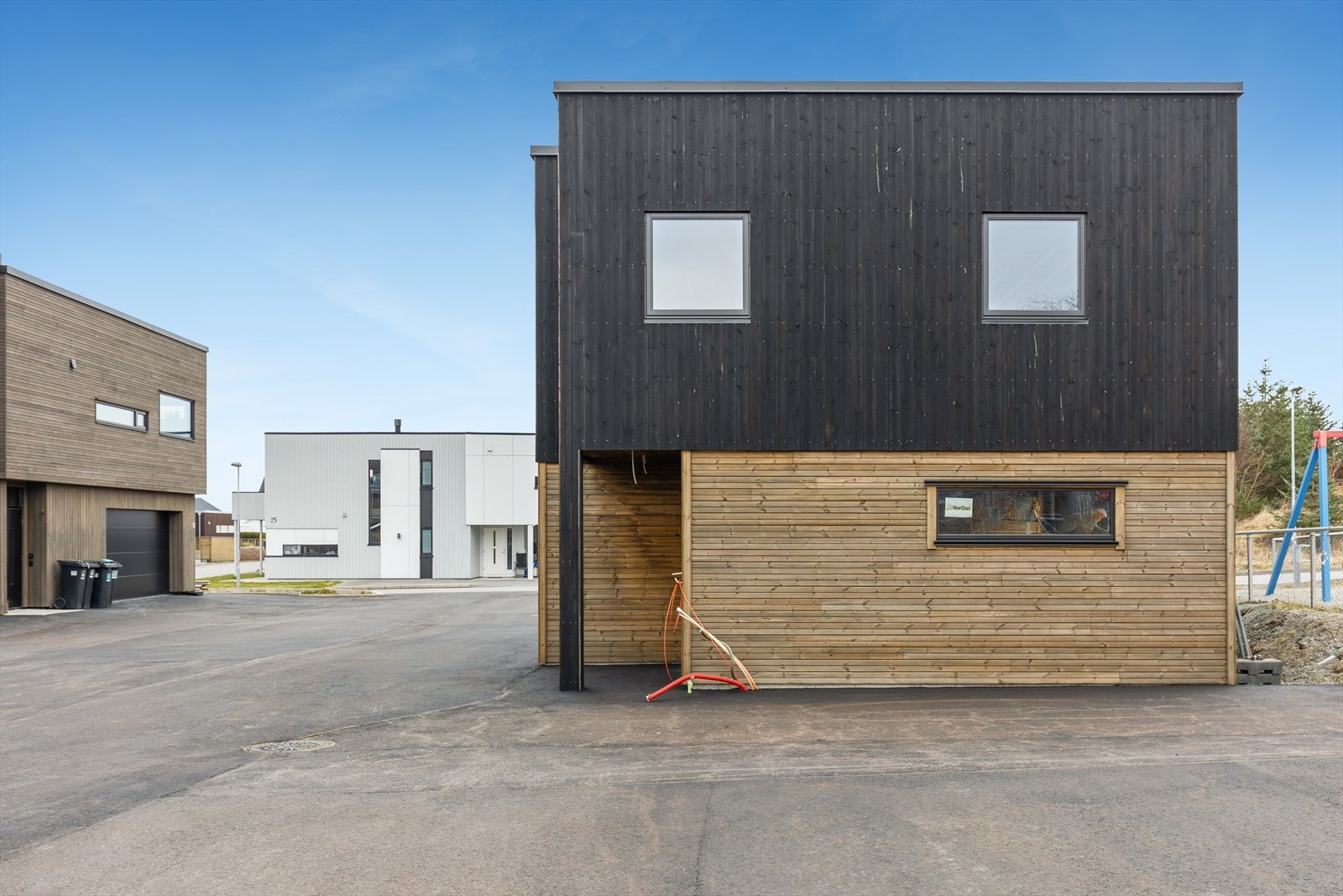 Aluminium på vinduer. Galleribilde