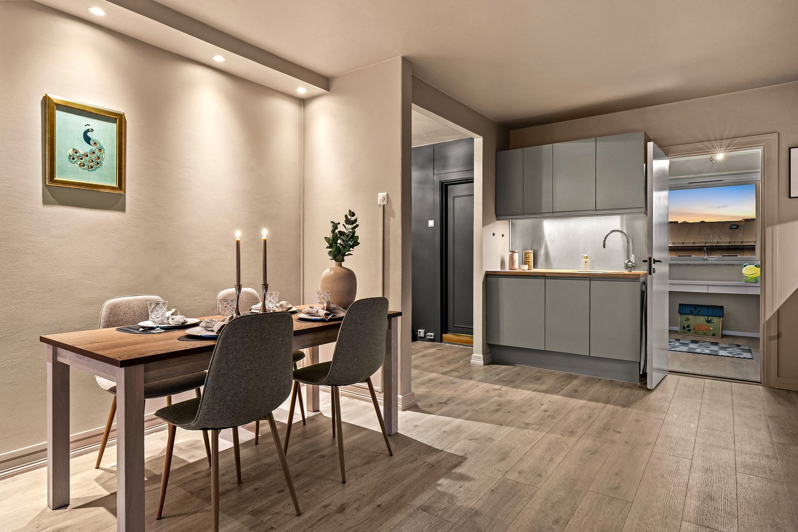 Felleskostnadene inkluderer bl.a. oppvarming (bergvarme), varmtvann, TV og fibernett! Galleribilde