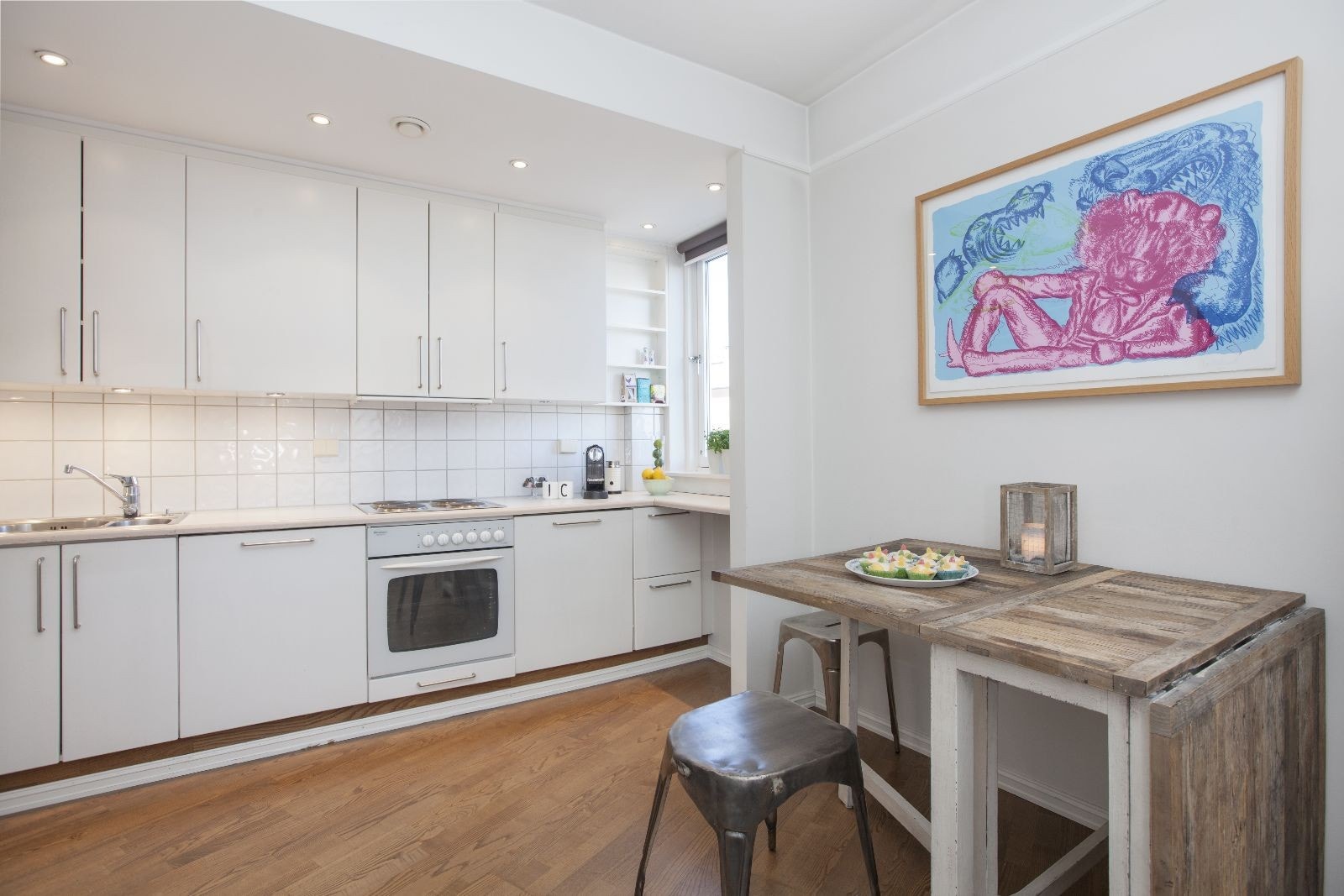 Kjøkken med hvitevarer Galleribilde