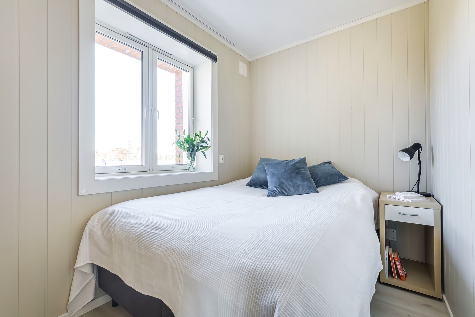 Praktisk garderobeskap medfølger. Galleribilde