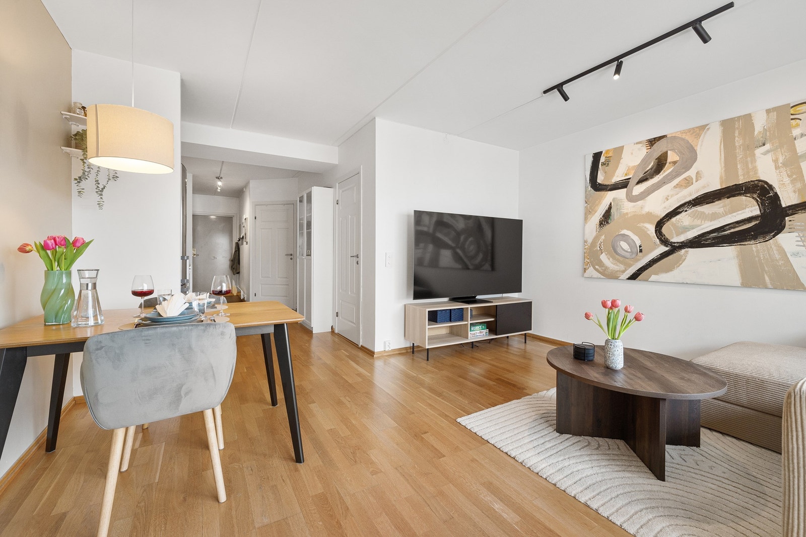 Leiligheten har en meget sentral beliggenhet, men likevel veldig kort vei til naturen. Galleribilde