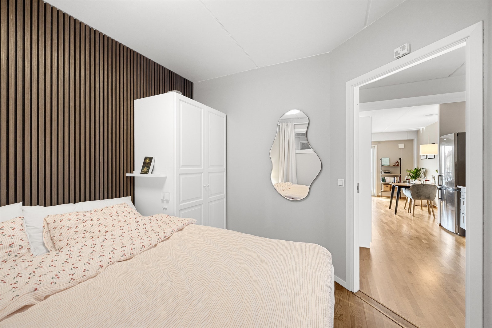 Pent soverom med garderobeløsning. Galleribilde