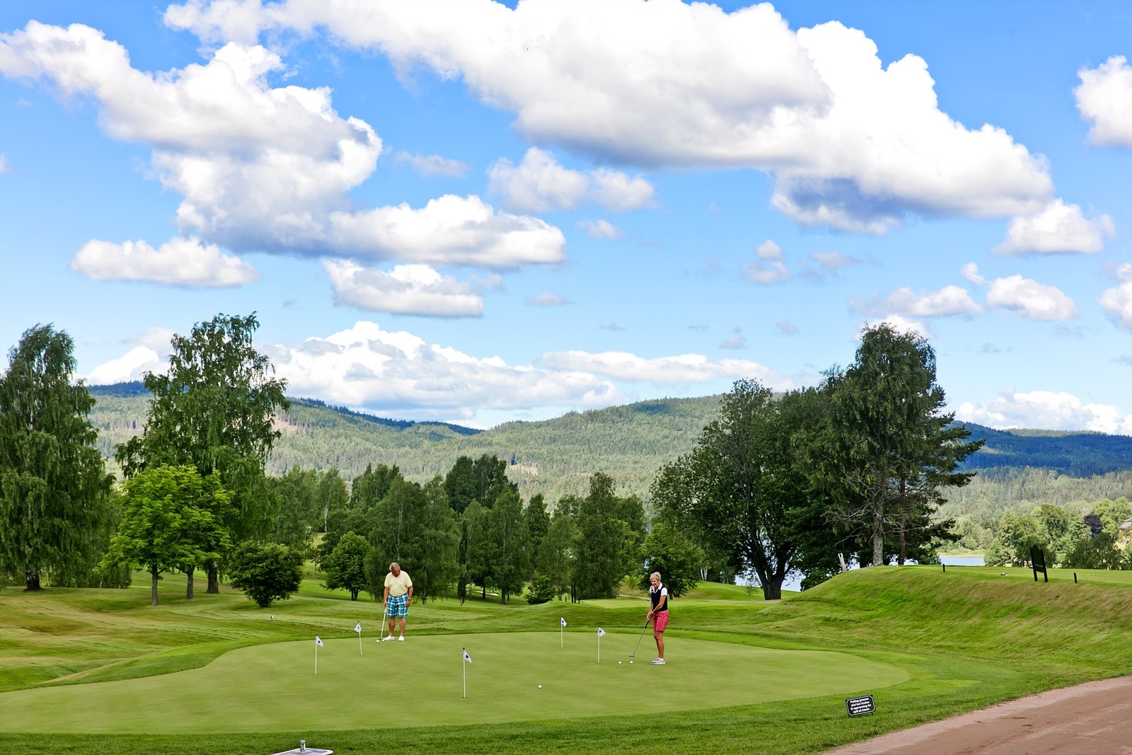 For den som er glad i golf er Oslo Golfklubb i området Galleribilde