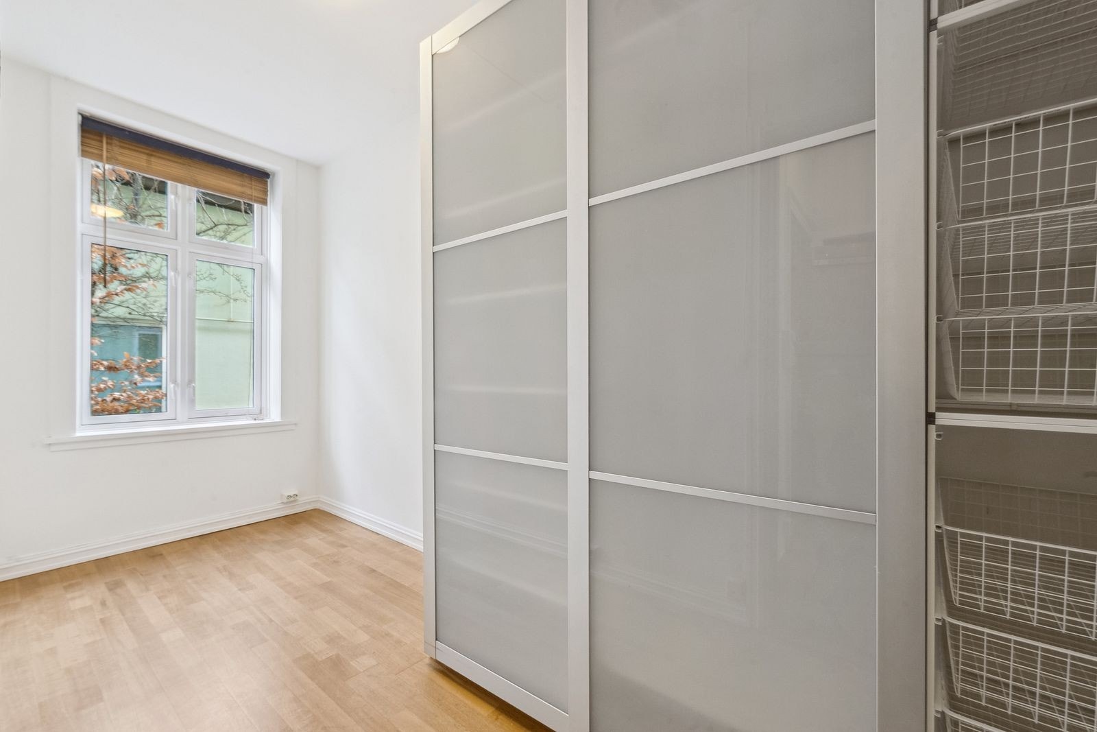 Soverom med dubbeltgarderobe Galleribilde