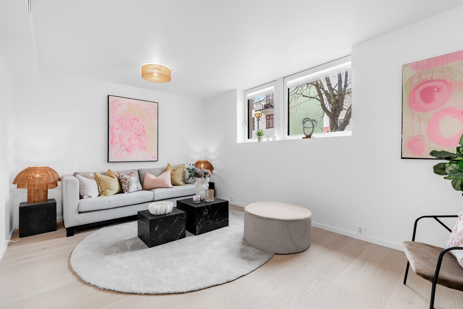 Kjellerstuen er et perfekt rom for familien, hvor barna kan trekke seg tilbake for lek eller avslapning (det kan også deles opp til to rom) Galleribilde