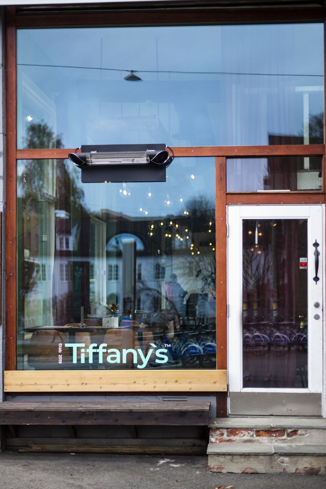 Bjølsen og Sagene har en rekke hyggelige nabolagsrestauranter og bakerier som Tiffany´s, Greasy house burger, Pizza pancetta, Jungel pizza, Nord (Bjølsen bakeri) og Mjøl. Galleribilde