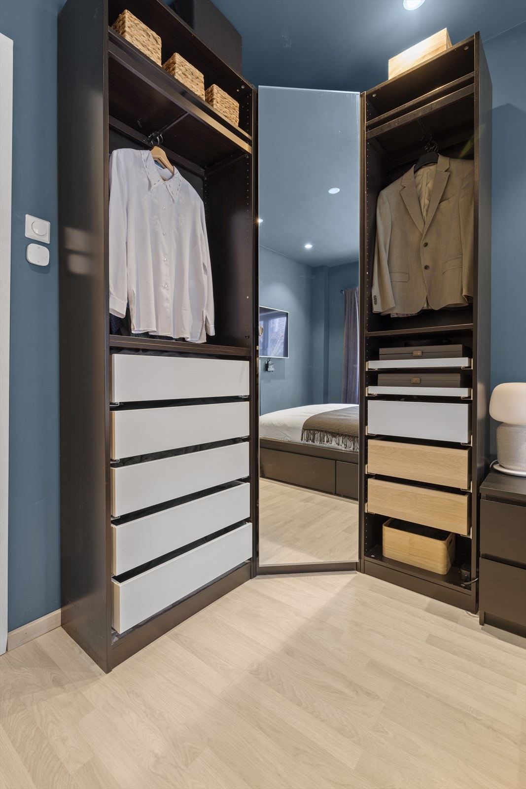 God plass til garderobeskap. Galleribilde