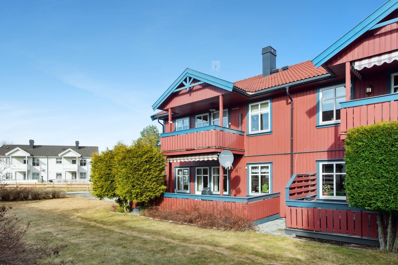 Pent opparbeidet uteområde i sameiet. Galleribilde