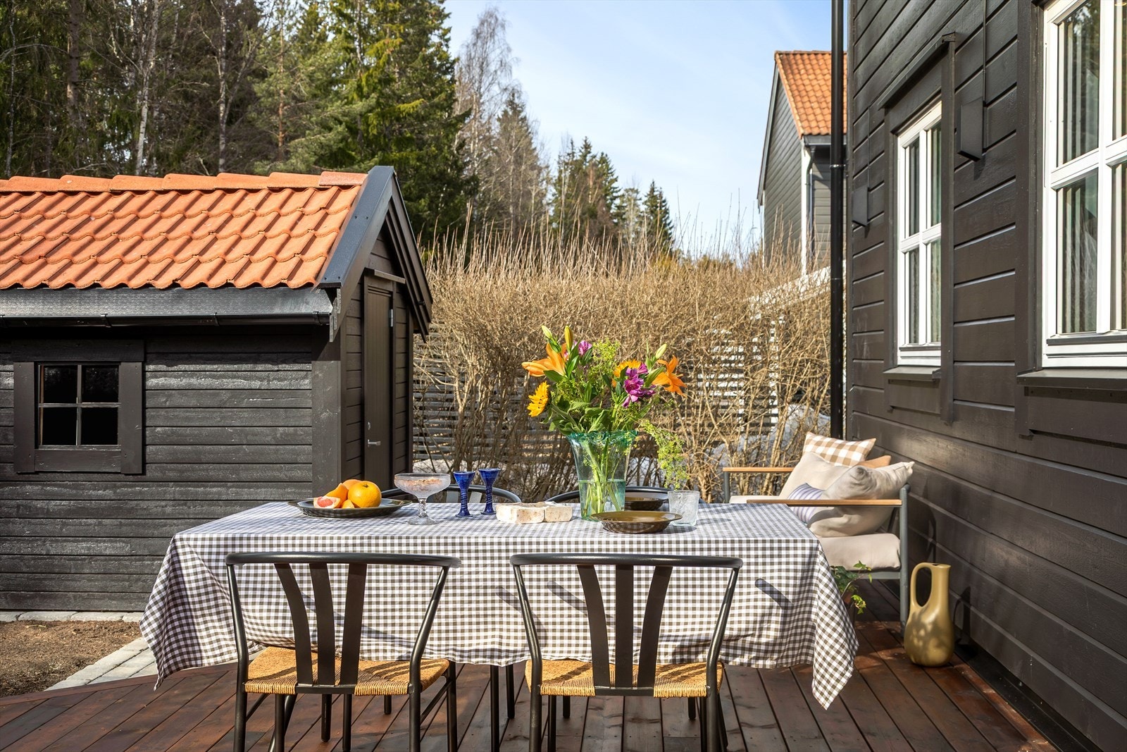 Boligen har to utvendige boder. Galleribilde