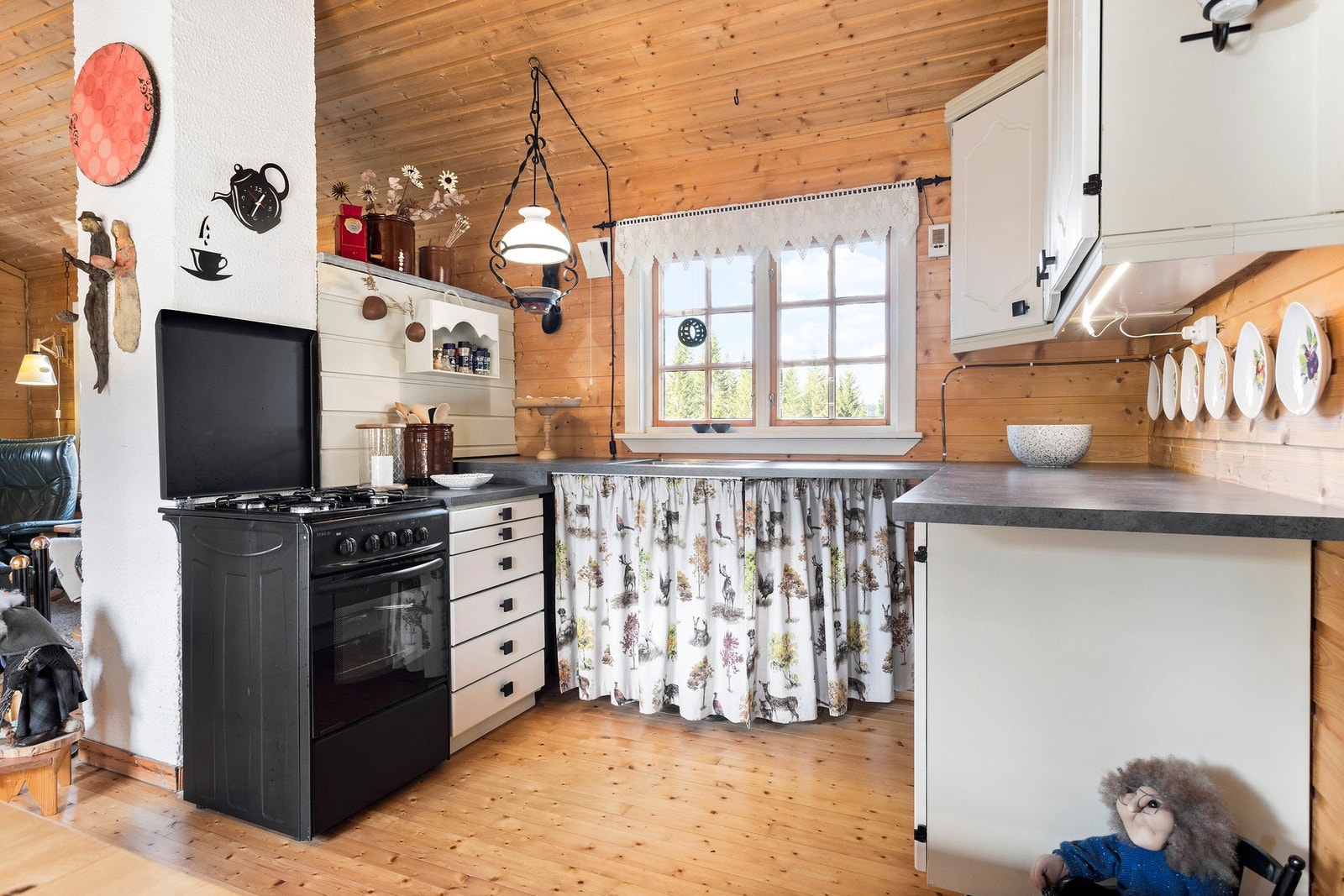 Det ble installert solcelleanlegg i henholdsvis 2000 og 2020. Galleribilde