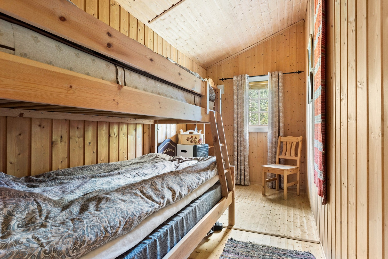 Soverom nummer 2 har køyeseng for ekstra soveplasser. Senger medfølger handelen. Galleribilde