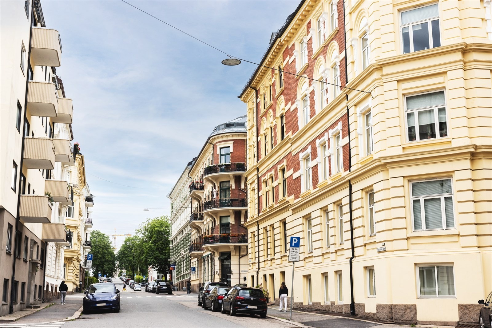 Sentral beliggenhet på populære Skillebekk. Her har du kort gange til et rikt utvalg av servicetilbud med små lokale nisjeforretninger, hyggelige kaféer og restauranter, samt trikk og buss og flotte parker. Galleribilde