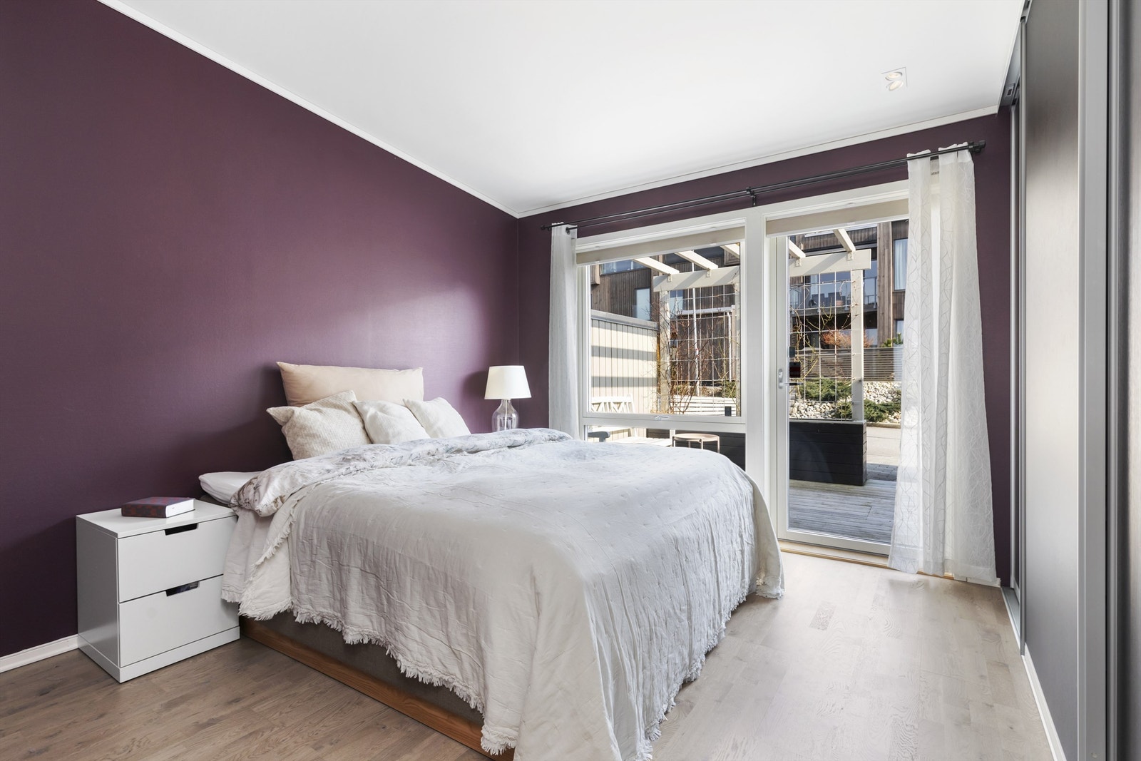 Hovedsoverom med direkte utgang til platting Galleribilde