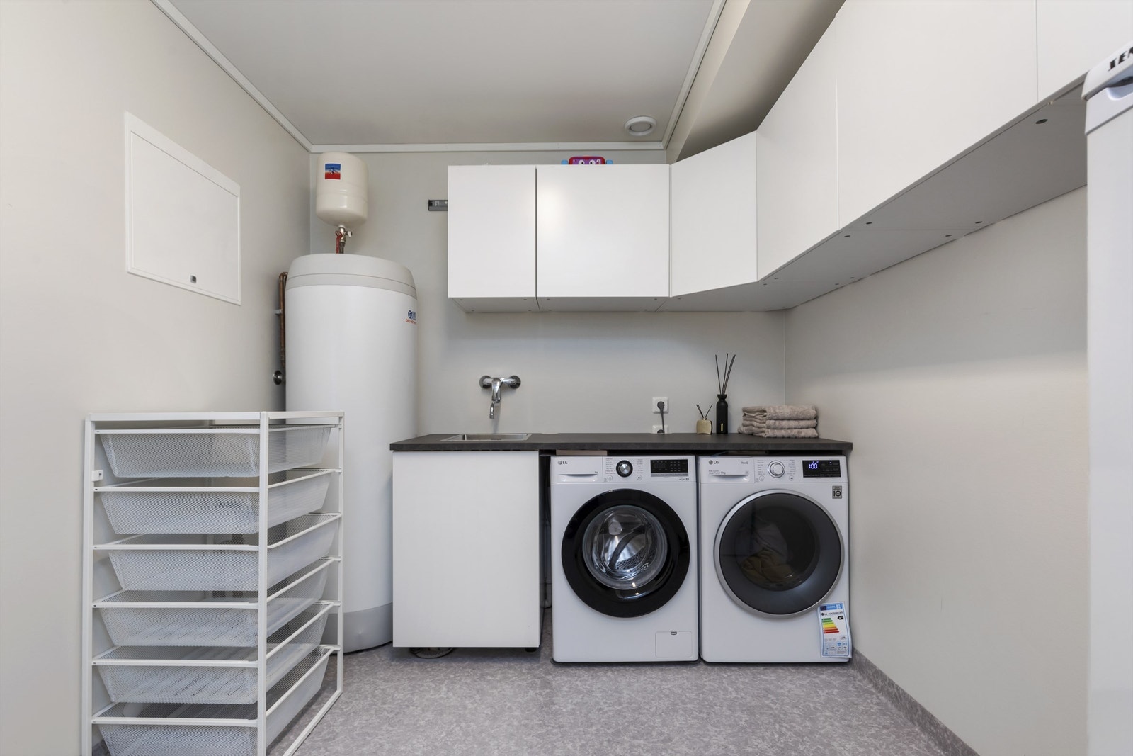 Eget vaskerom i u.etg. Godkjent som bod. Galleribilde