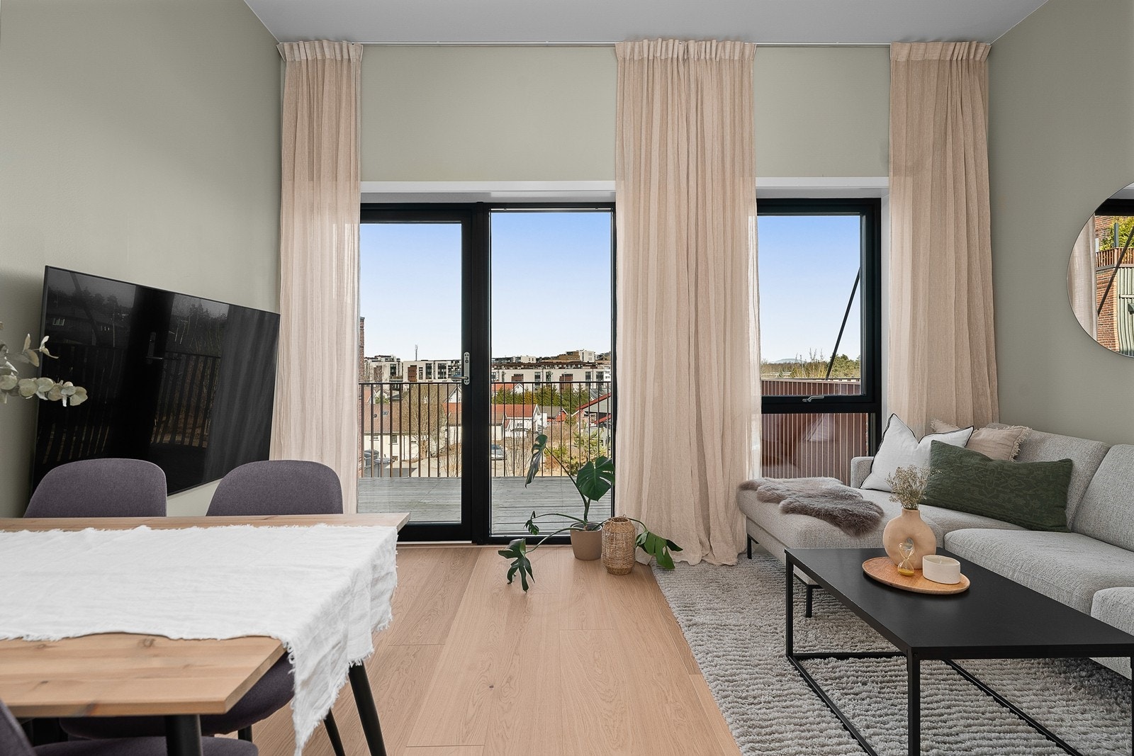 Nytt gulv i 2025 med bred 1-stavs parkett Galleribilde