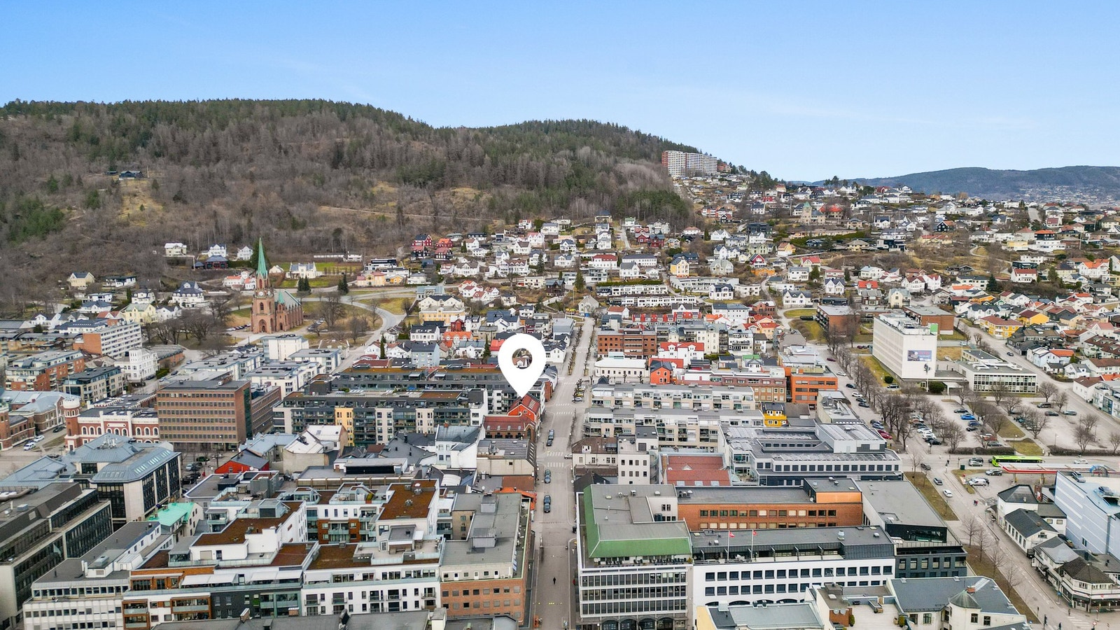 Fra eiendommen er det svært enkel tilgang til marka hvor du har uendelige muligheter til fine gå- eller løpeturer Galleribilde