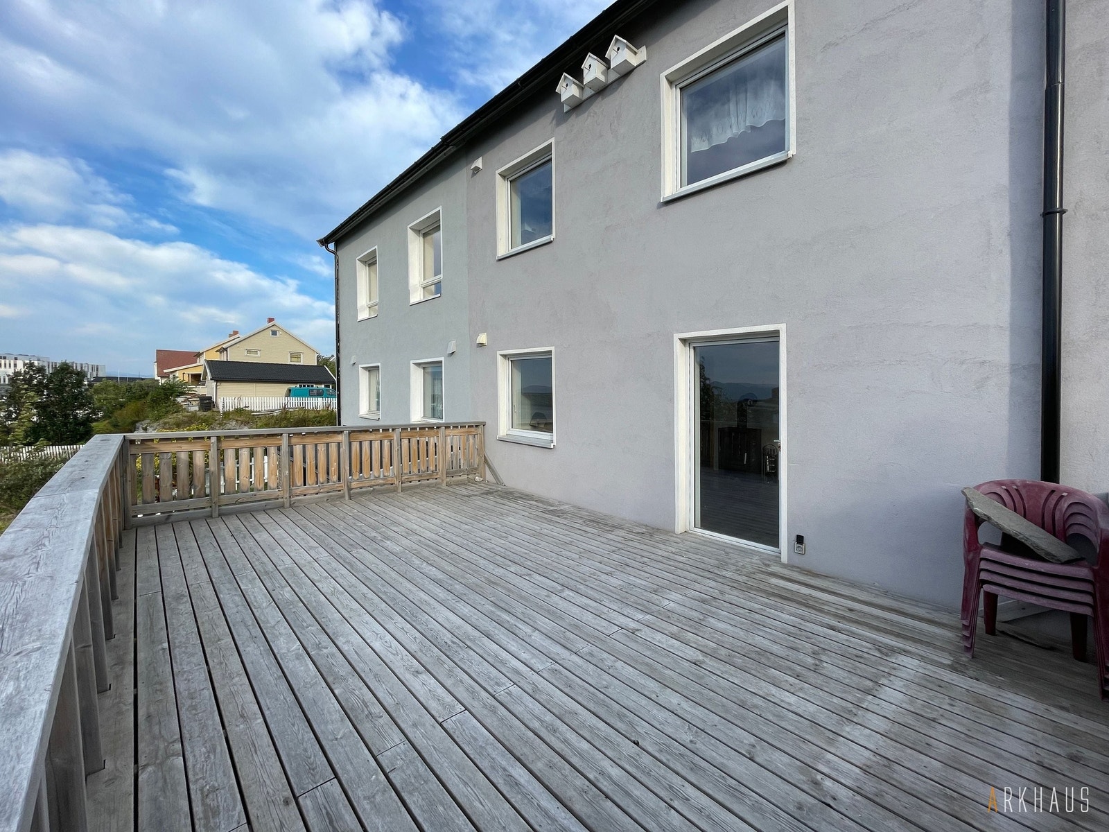 1.etasje: Stor veranda mot sør... Galleribilde