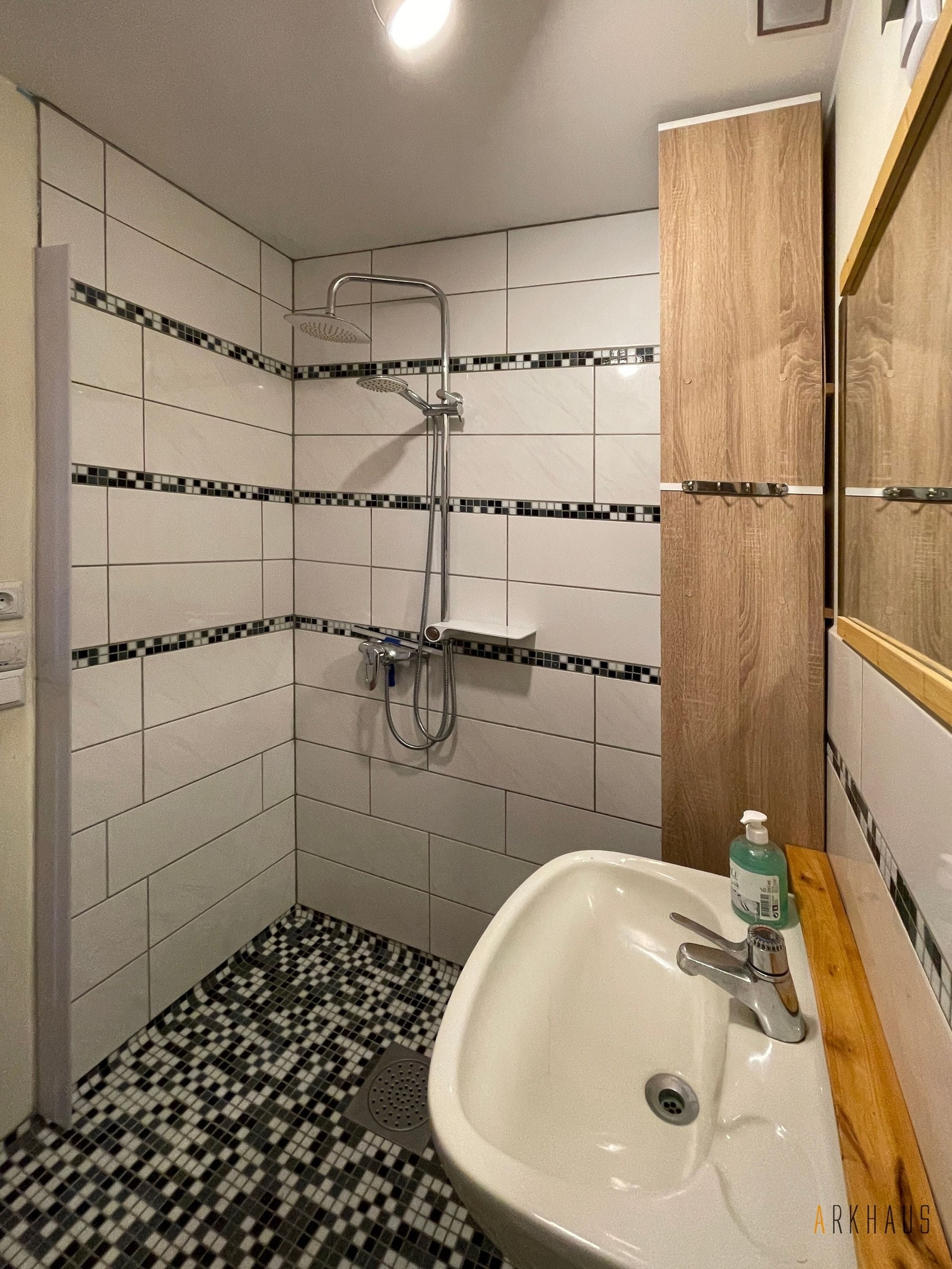 1.etasje: Bad/WC med dusj Galleribilde