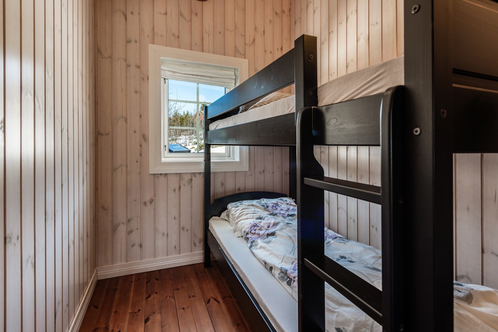 Loftsetasjen har to fine soverom Galleribilde