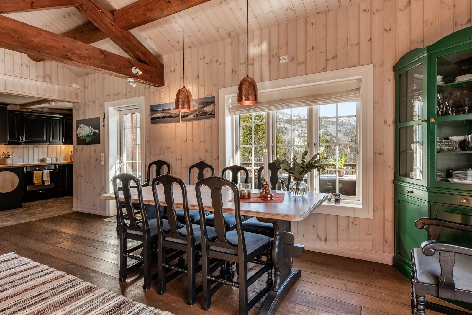 Her finner man alltid tid til en kopp kaffe og gode samtaler rundt bordet Galleribilde