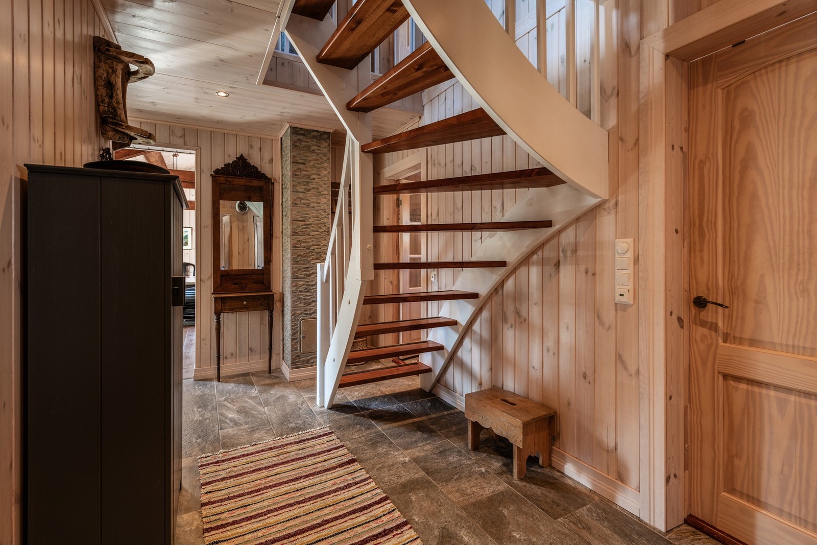 Trappen blir en stilig detalj som fanger øyet Galleribilde