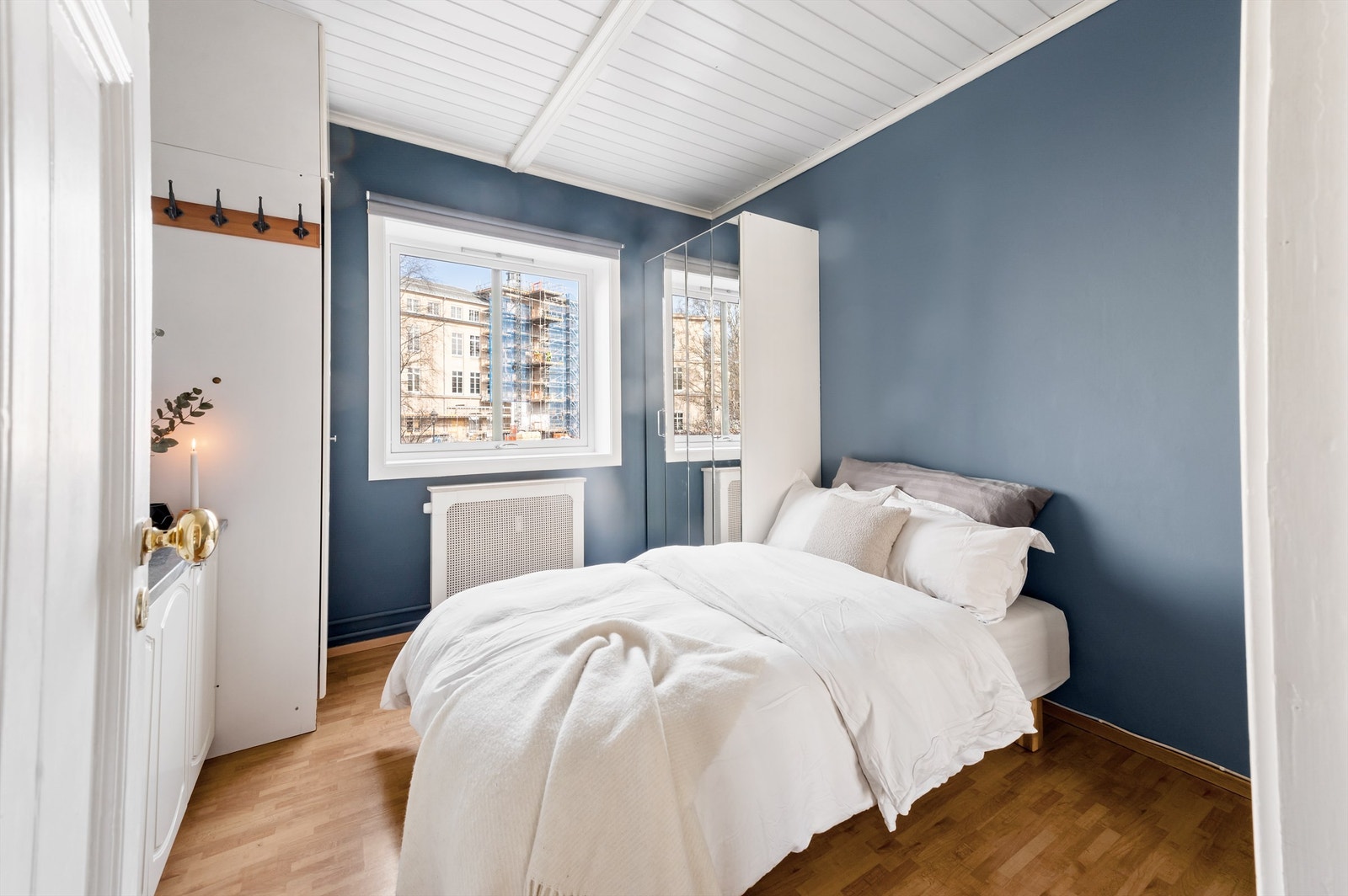 Soverommet er av god størrelse og kan enkelt innredes med både seng og nattbord. Galleribilde