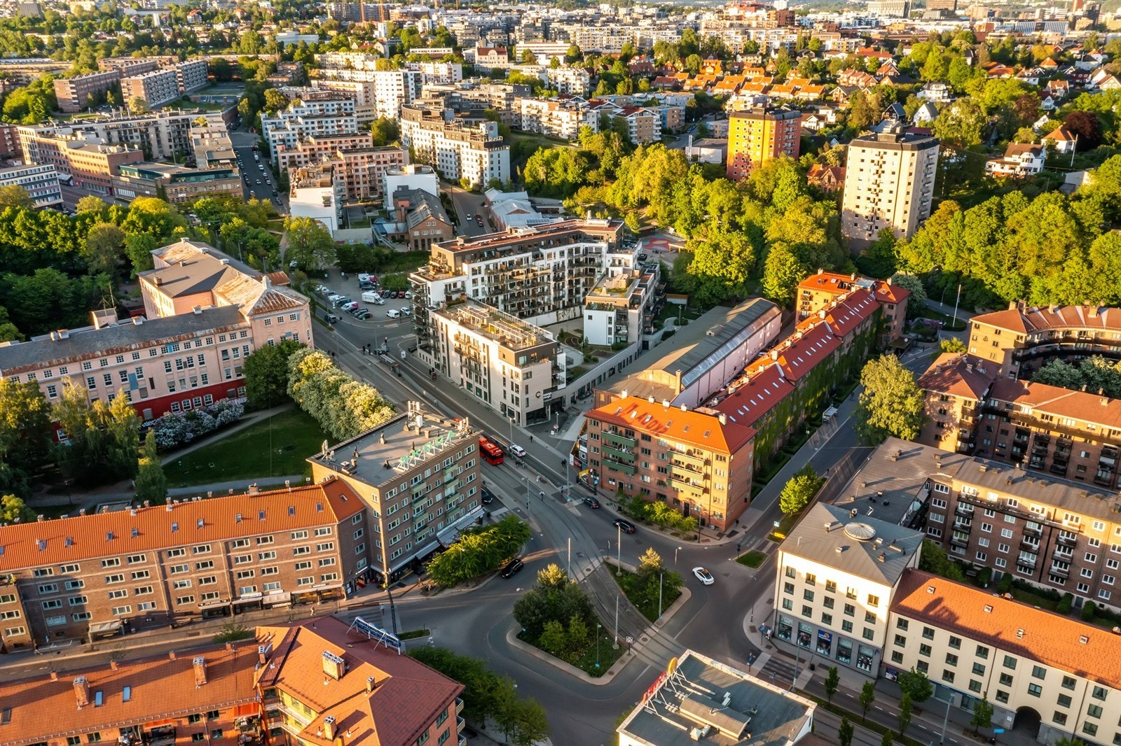 Leiligheten ligger sentralt til på populære Carl Berner med alt av servicetilbud rett utenfor døren. Galleribilde