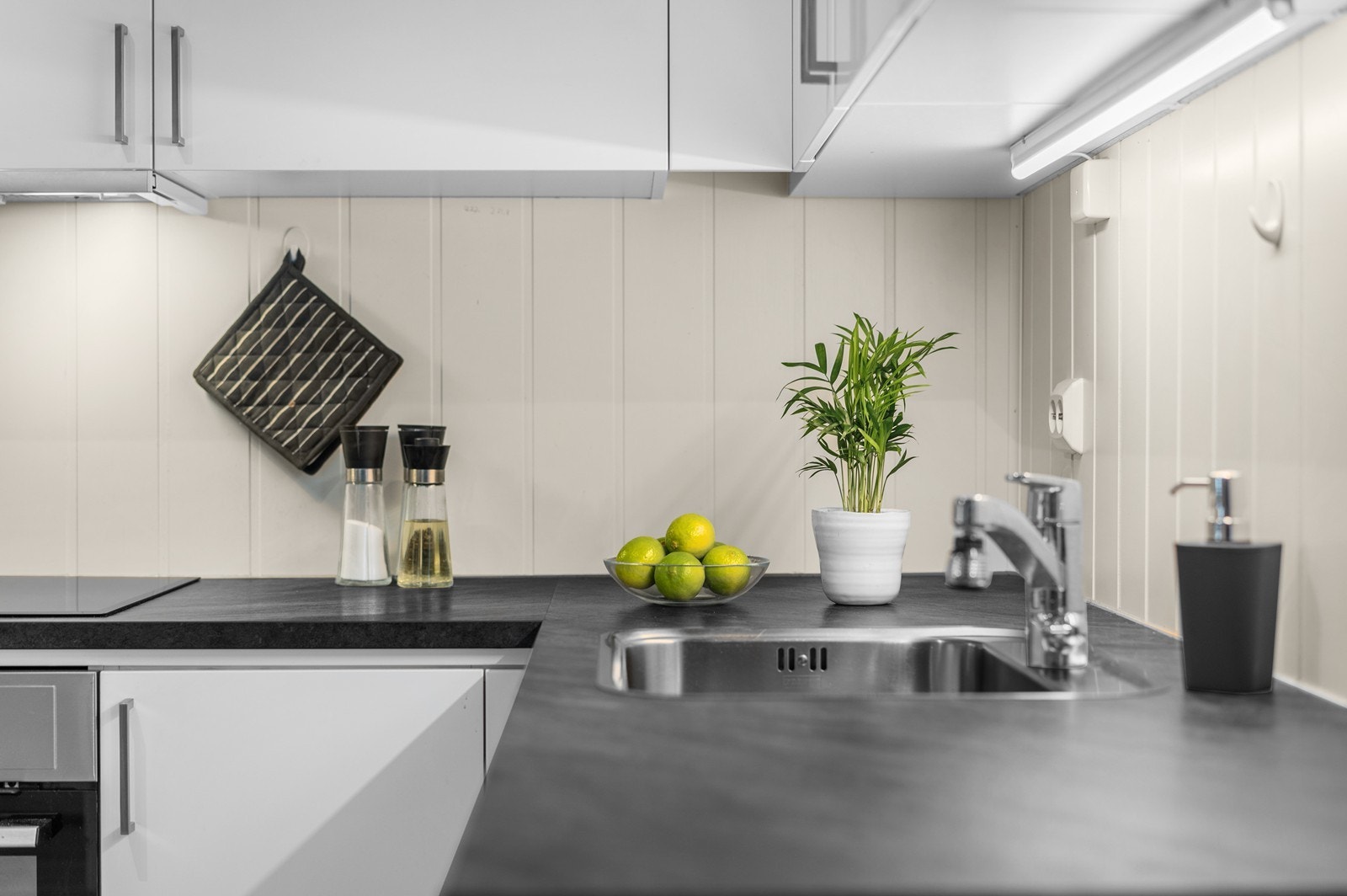 Godt med benkeplass på kjøkkenet Galleribilde