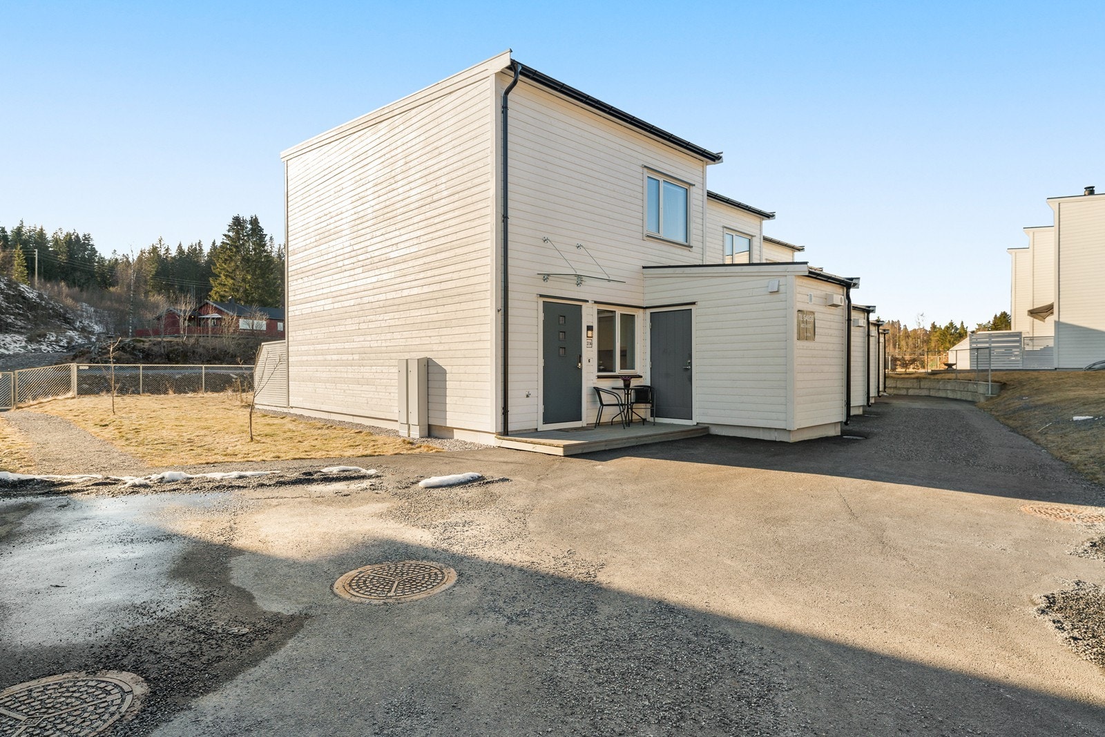 Hyggelig inngangsparti med morgensol Galleribilde