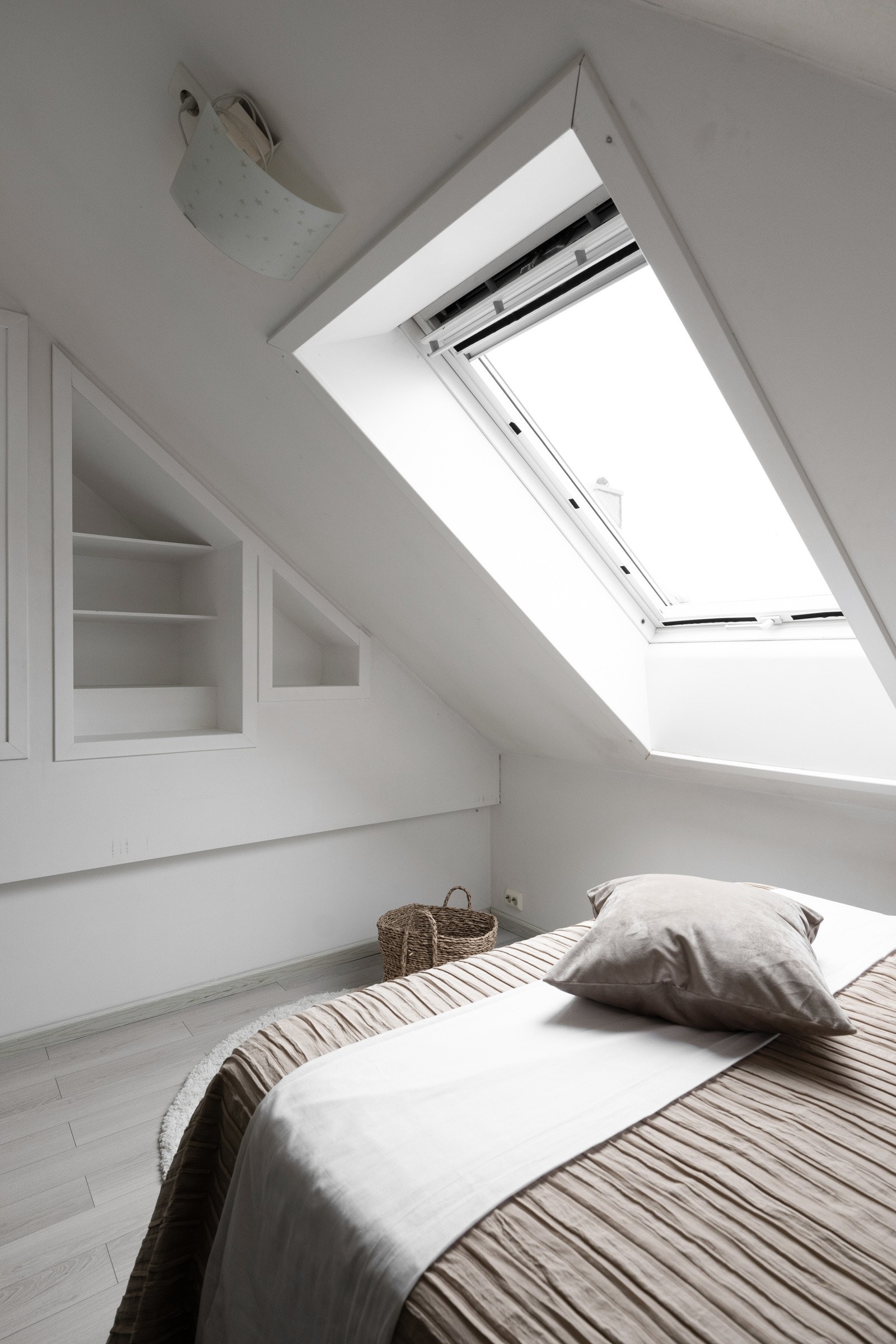 Fra vinduet på hemsen har man utsikt ned mot Stavanger sentrum. Galleribilde