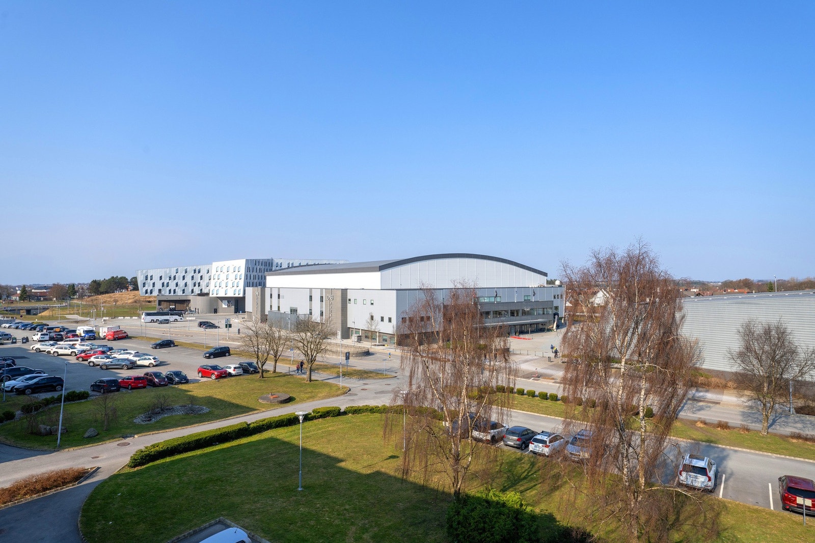 Utsikten fra terrassen mot nordvest - Her ser man DNB arena. Perfekt beliggenhet dersom man driver med ishockey eller har barn som har Galleribilde