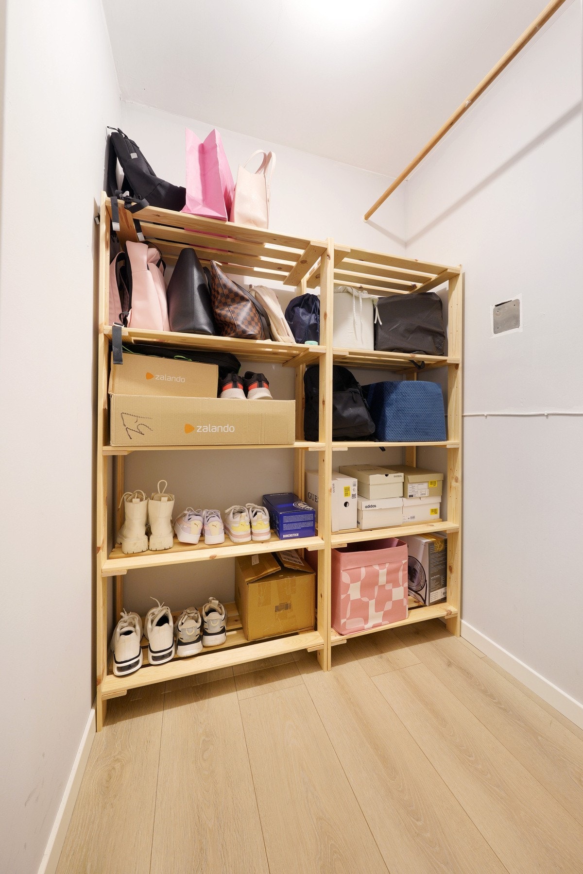 Innvendig bod, det er også bod i kjeller på 7 kvm Galleribilde