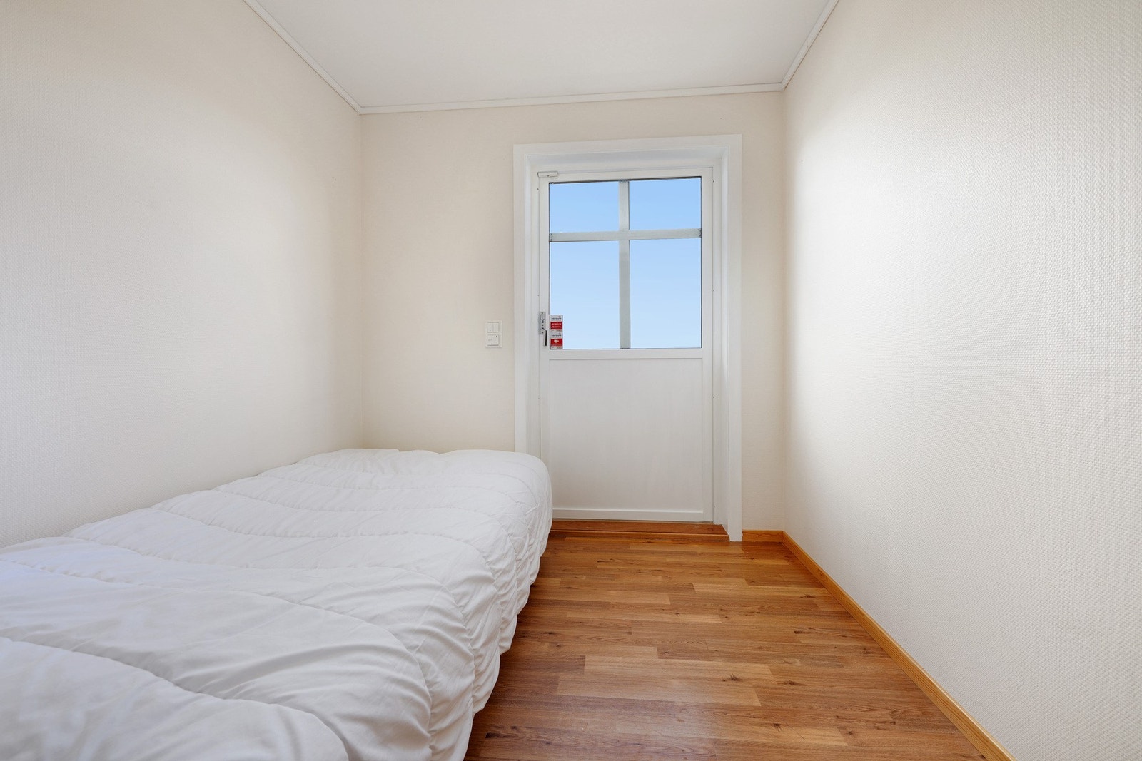 Bod i u.etg med utgang til hagen. Galleribilde