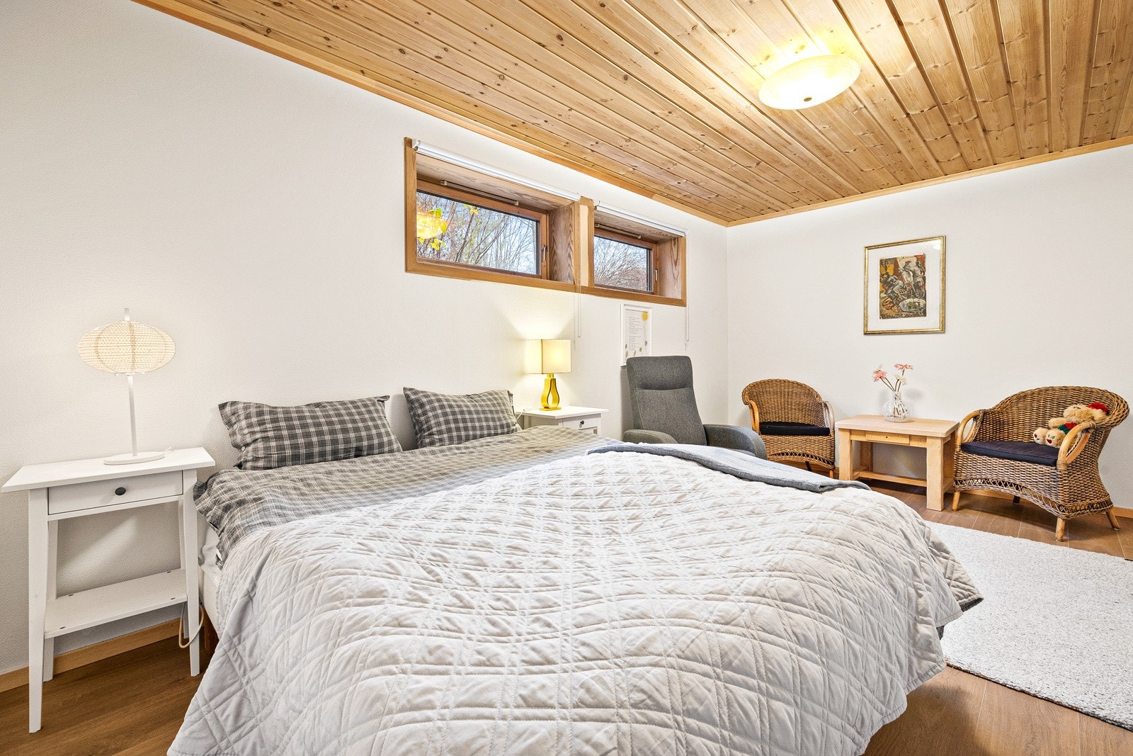 Romslig og lyst soverom. Galleribilde