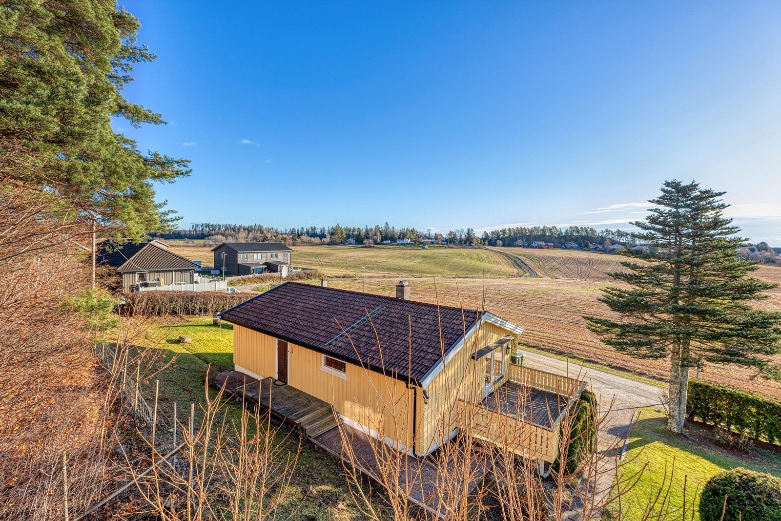 Det er gang/sykkelvei over til Klokkerudåsen Galleribilde